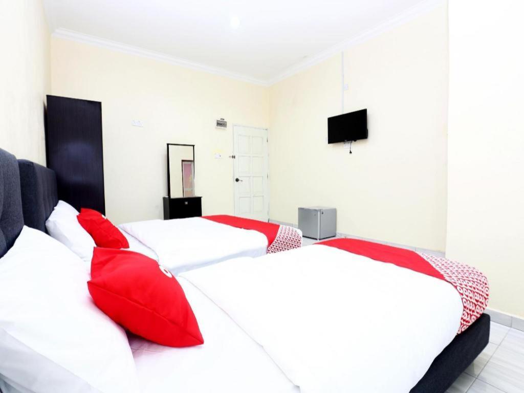 โอโย 89607 อโลฮา ชาเลต์ Hotel Kampung Raja ภายนอก รูปภาพ