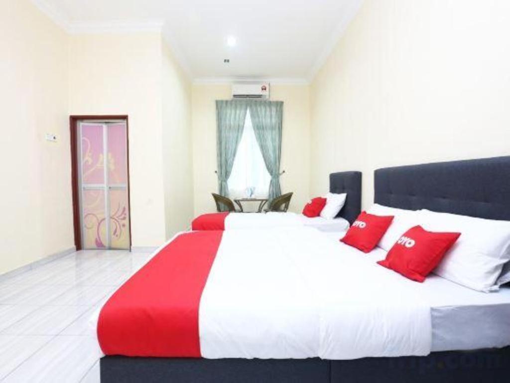โอโย 89607 อโลฮา ชาเลต์ Hotel Kampung Raja ภายนอก รูปภาพ