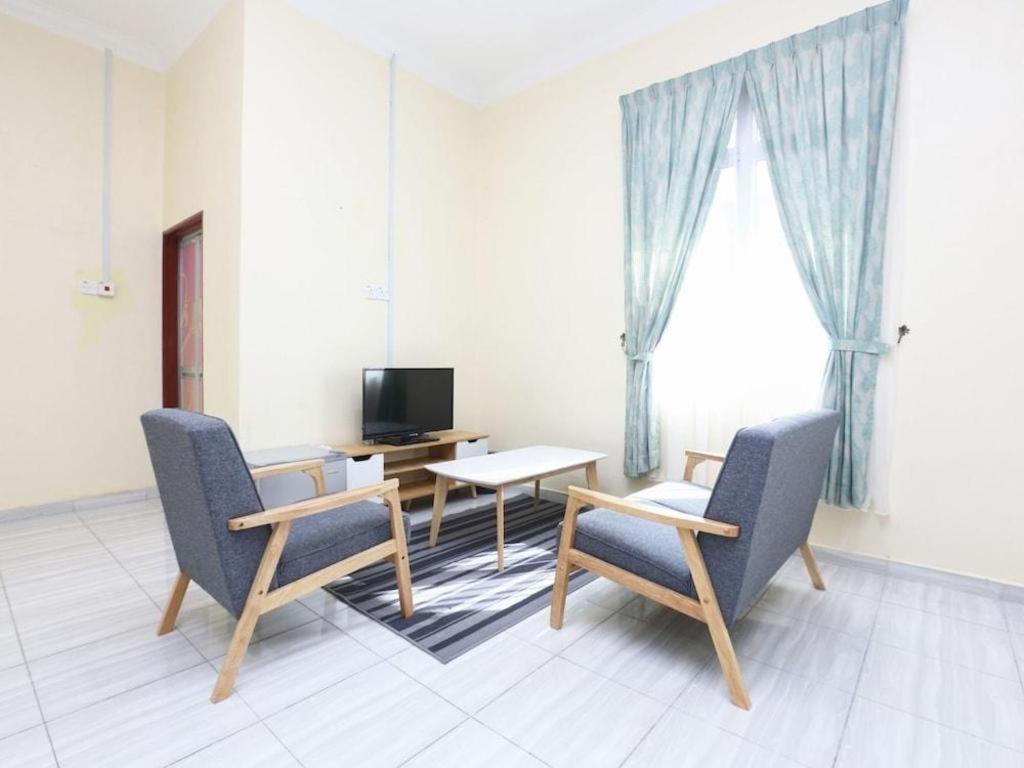 โอโย 89607 อโลฮา ชาเลต์ Hotel Kampung Raja ภายนอก รูปภาพ