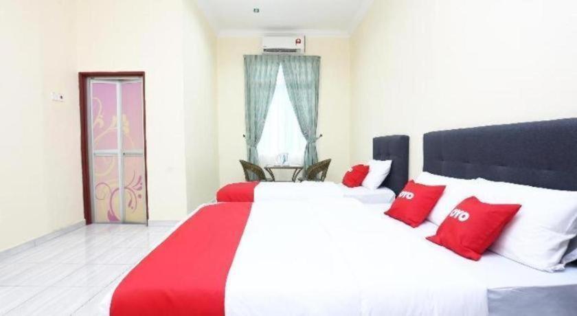 โอโย 89607 อโลฮา ชาเลต์ Hotel Kampung Raja ภายนอก รูปภาพ